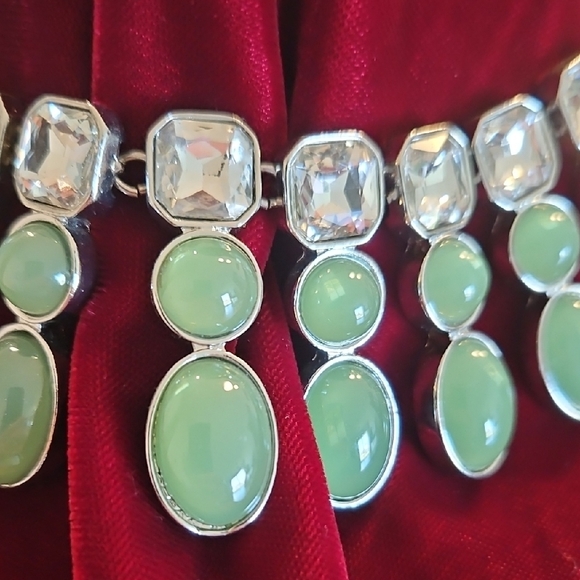 Talbots Elegant Green and Silver Necklace - Picture 2 of 6